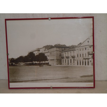 Fotografia vecchia Torino piazza Solferino in bella cornice a giorno