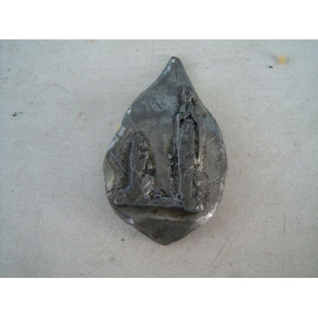 Magnete calamita da auto in peltro Madonna di Lourdes anni 60 vintage