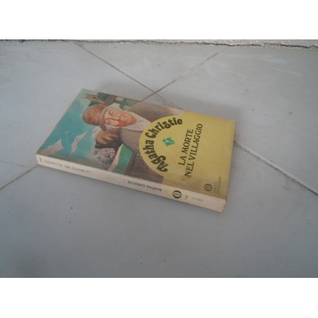 La morte nel villaggio Agatha Christie Oscar Mondadori 1981